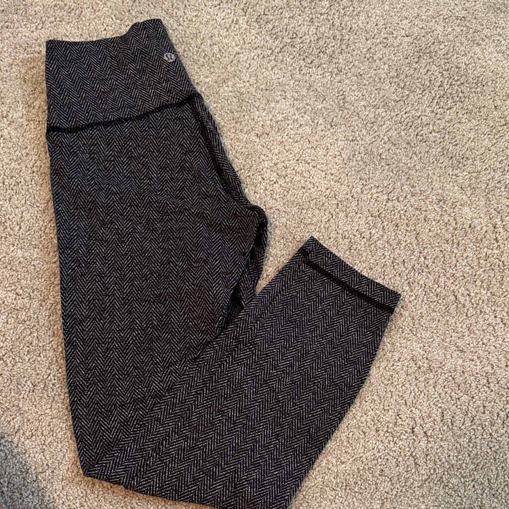 LULULEMON Grey Textured Wunder Under 7/8 Leggings 4